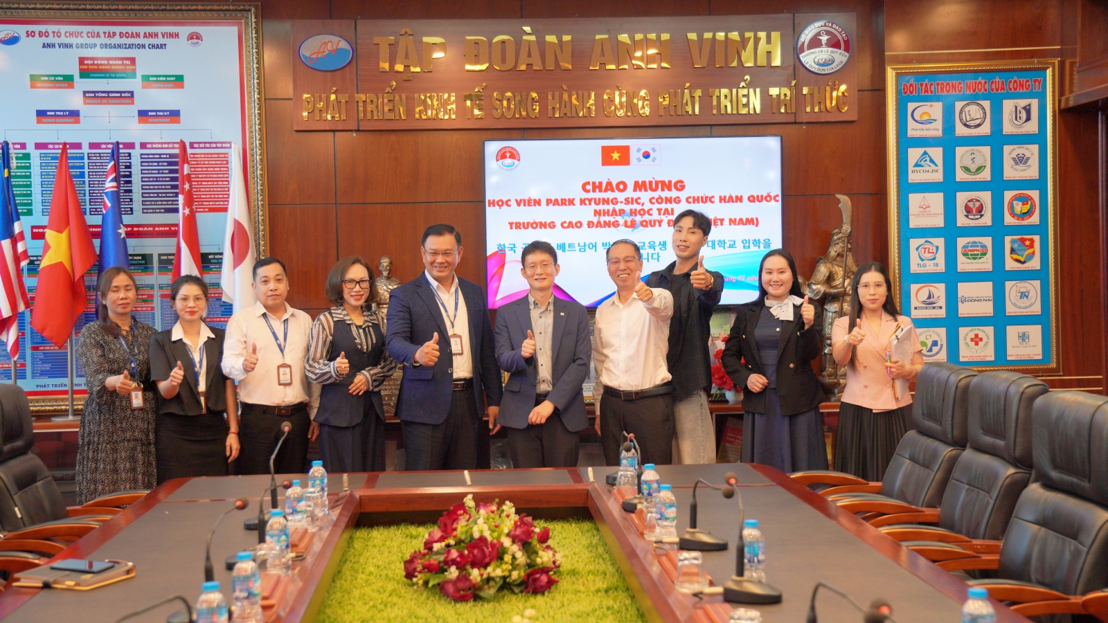  HỌC VIÊN PARK KYUNG-SIC – CÔNG CHỨC HÀN QUỐC TÌM HIỂU KINH TẾ, VĂN HÓA VIỆT NAM TẠI TRƯỜNG CAO ĐẲNG LÊ QUÝ ĐÔN